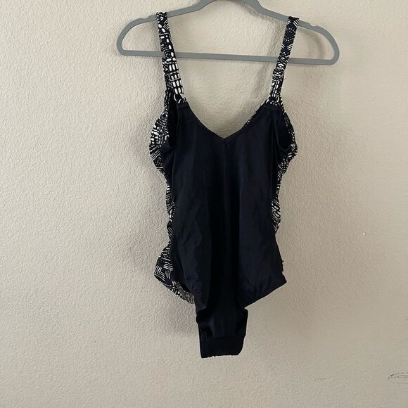 NWT avenue‎ wrap one piece swim suit - Picture 3 of 6